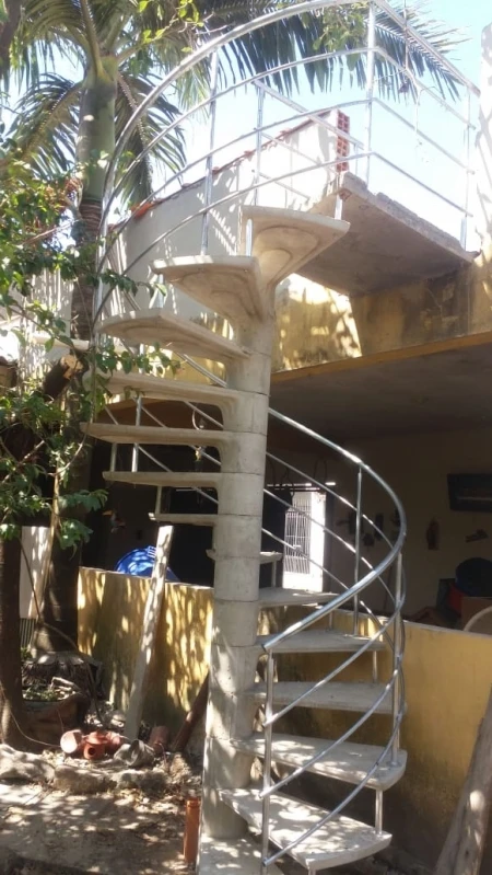 escada de caracol de concreto