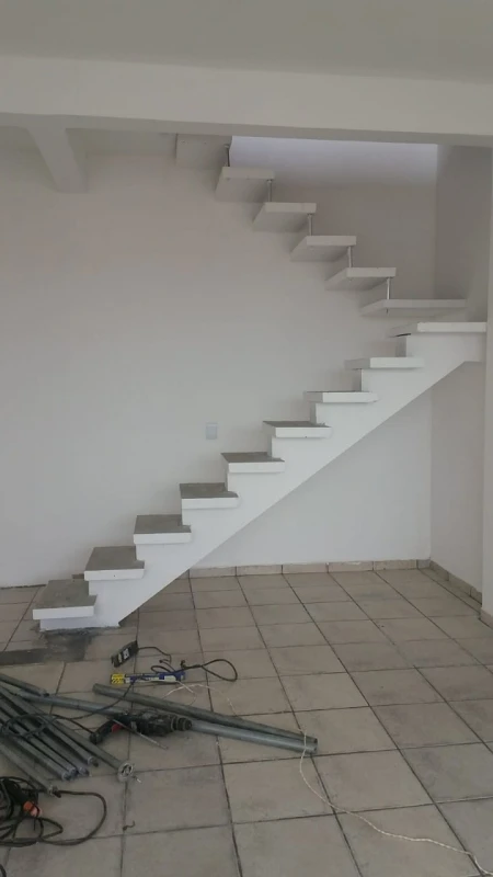 escada de concreto interna