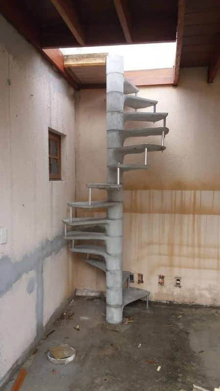 escada em caracol de concreto