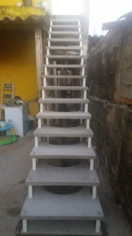 escada flutuante em l