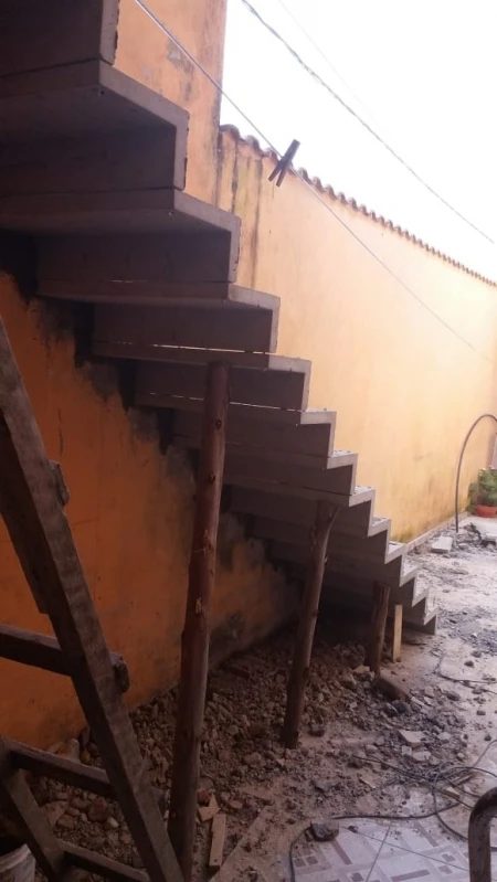 escada reta em concreto pré moldada